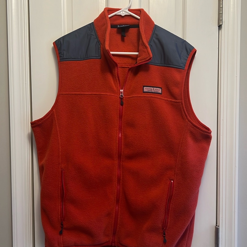 Men’s vineyard Vines fleece vest